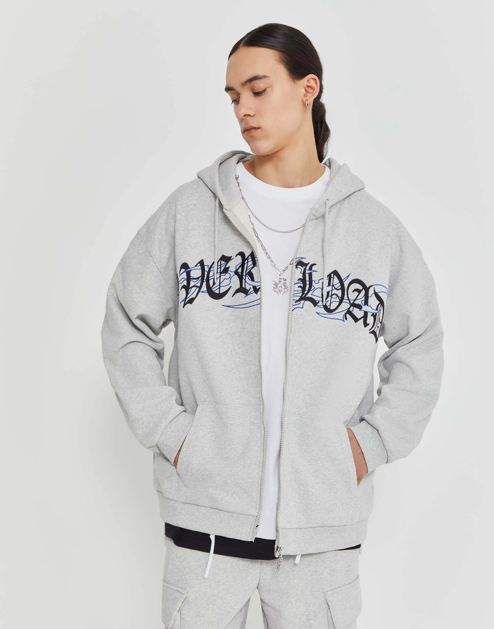 Серая толстовка oversize с готической вышивкой